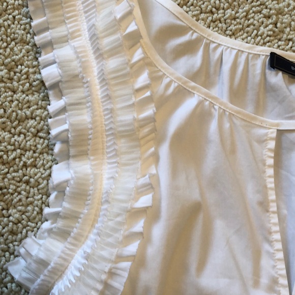 BCBG White ruffle keyhole sleeveless top blouse - Picture 2 of 4